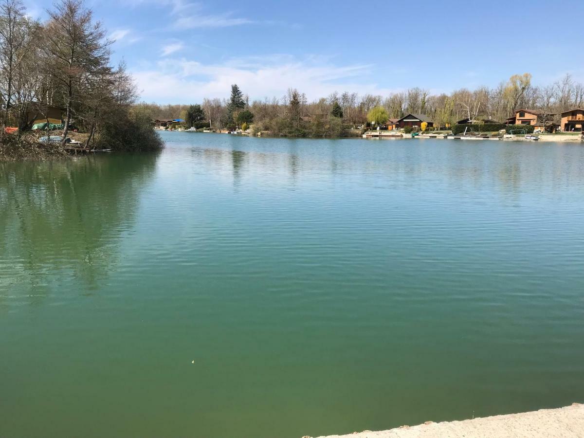 Le Chalet Du Lac - Domaine De La Goujonne Saint-Sauveur-lès-Bray Esterno foto